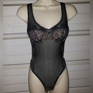 💋  Size 32A Bra Beautiful Victoria's Secret sheer bodysuit lingerie black sexy!